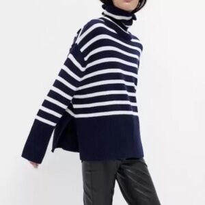 Gap 24/7 Split-Hem Turtleneck Sweater Navy and White Stripes Medium